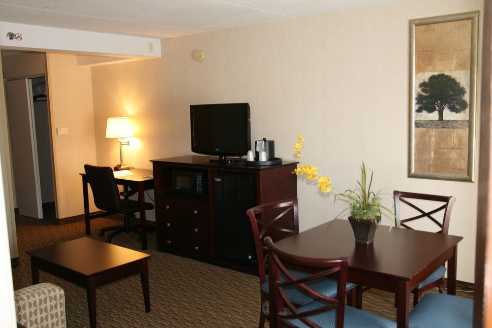 Fairfield Inn & Suites Springfield Enfield Buitenkant foto